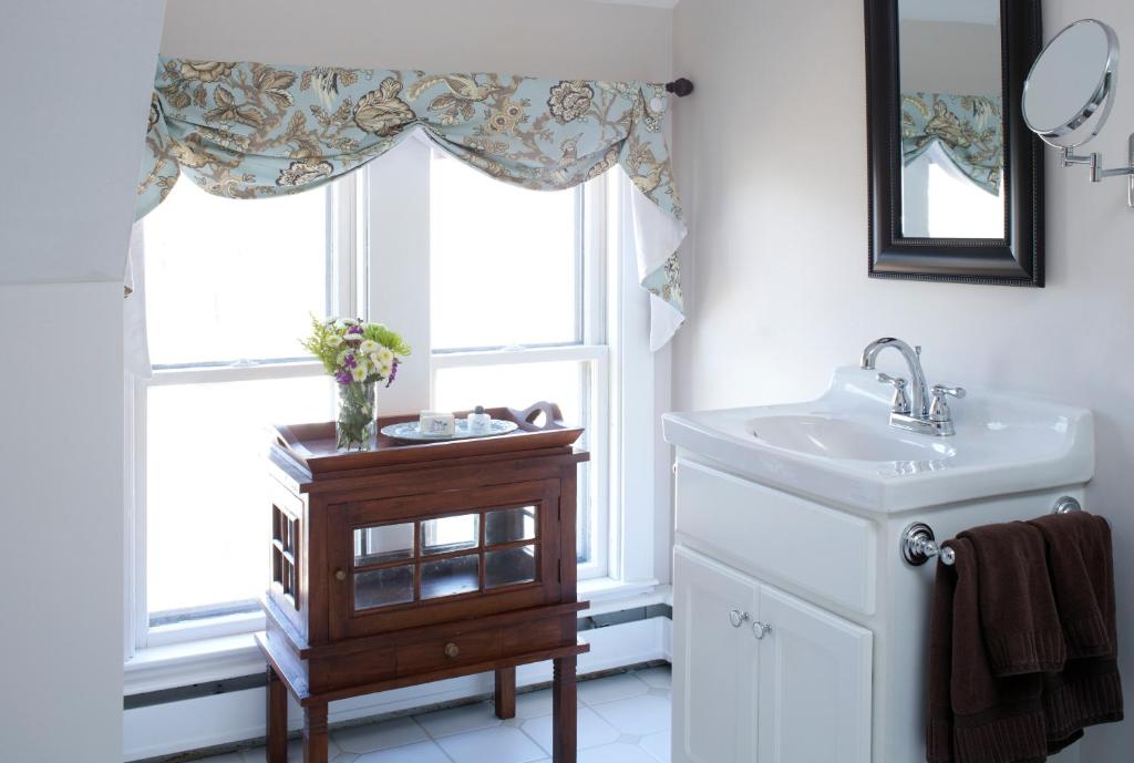 Brewster House Bed & Breakfast image 12